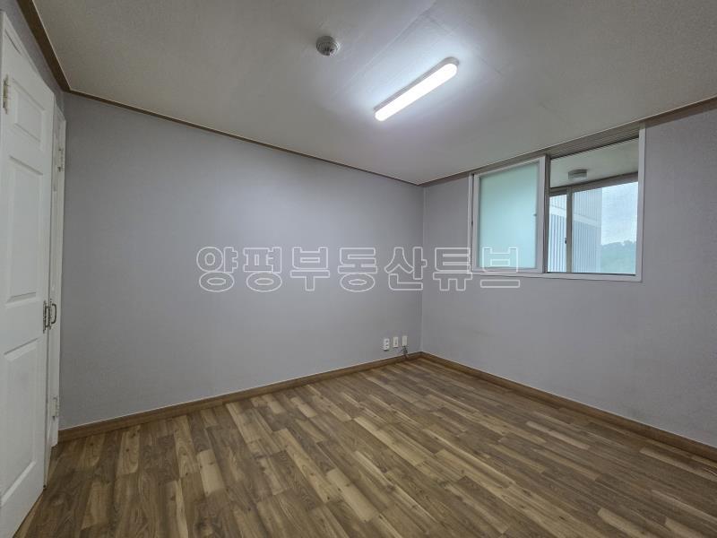 양평역 근거리에 있고, 중.고등학교 도보거리이며 남향으로 즉시입주 가능[전세1.7억]_5