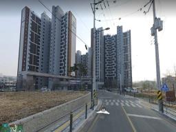 남한강 산책와 연결되어 있는  리버파크 어반 필로티 2층