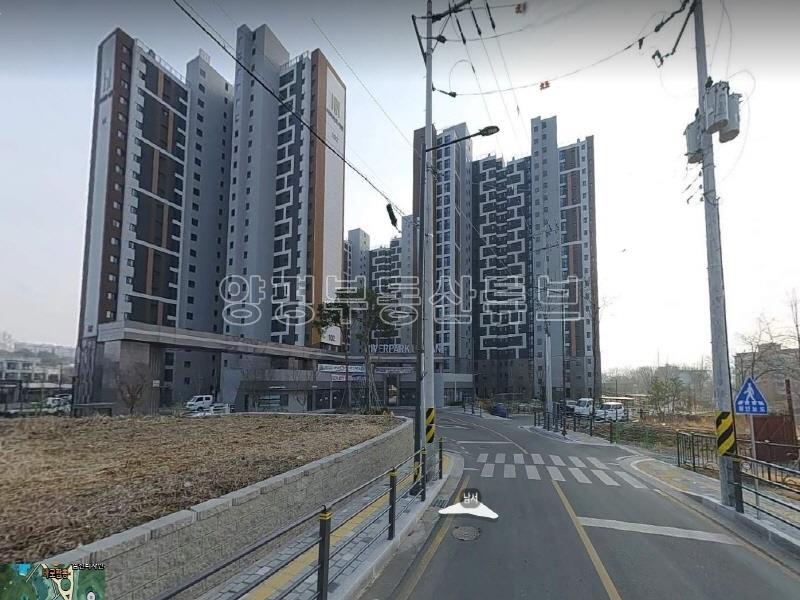 남한강 산책와 연결되어 있는  리버파크 어반 필로티 2층_1