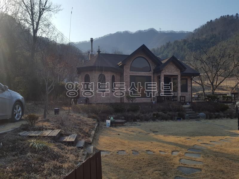 나즈막한 평지에 전망이 탁트인 계곡접한 전원주택입니다._2