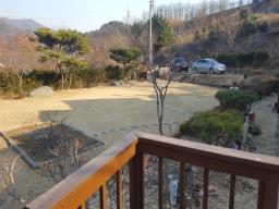 나즈막한 평지에 전망이 탁트인 계곡접한 전원주택입니다._썸네일_4