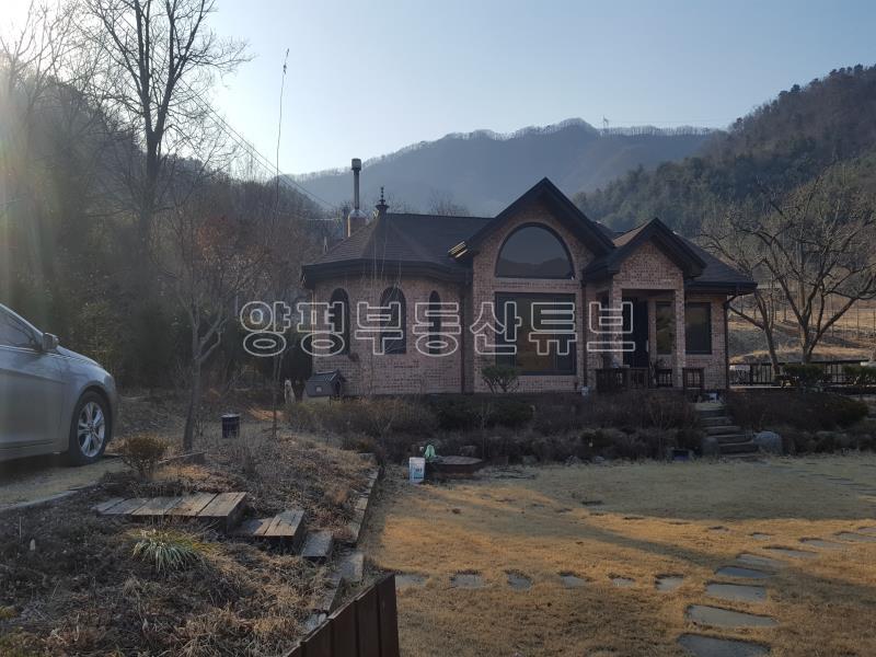 나즈막한 평지에 전망이 탁트인 계곡접한 전원주택입니다._16