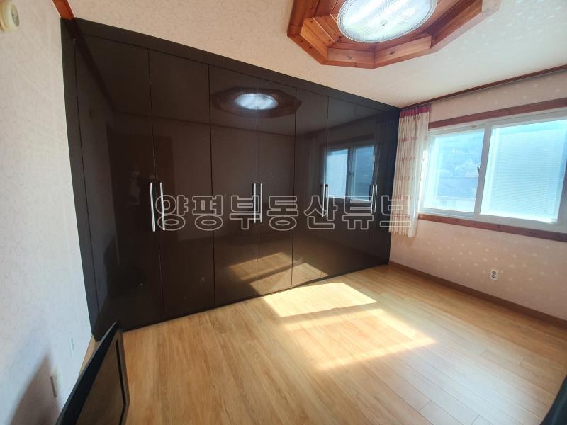 2차선에서 접근성좋고 산밑의 아담한 전원주택입니다._14