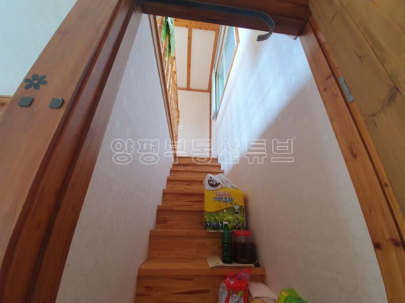 2차선에서 접근성좋고 산밑의 아담한 전원주택입니다._13