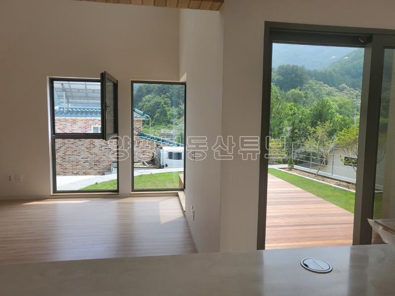 산세가 예쁜 마을에 위치한 주택입니다._7