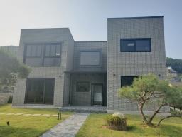 혁신초등학교인 조현초등학교 5분거리에 위치한 고급전원주택입니다._썸네일_3
