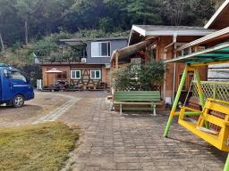 산밑 한적한 곳으로 아신리 땅 넓은  전원주택_썸네일_5