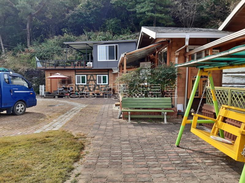 산밑 한적한 곳으로 아신리 땅 넓은  전원주택_5