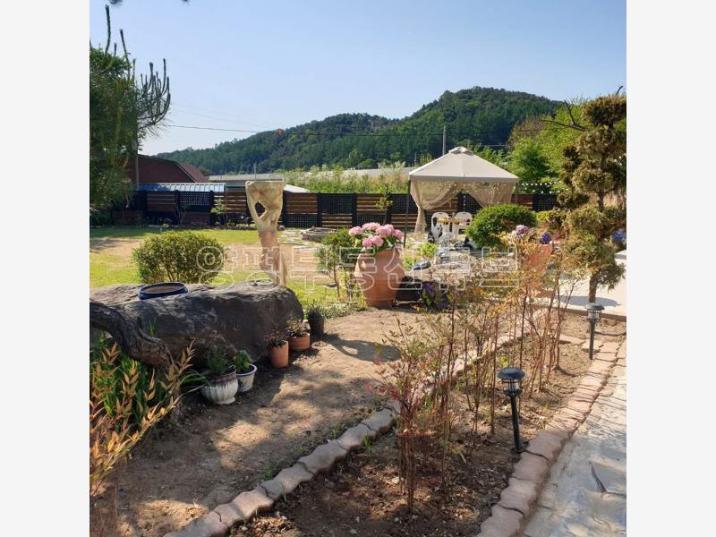 도로 접근성 좋은 옥천면 아신리  터 넓은 주택_3