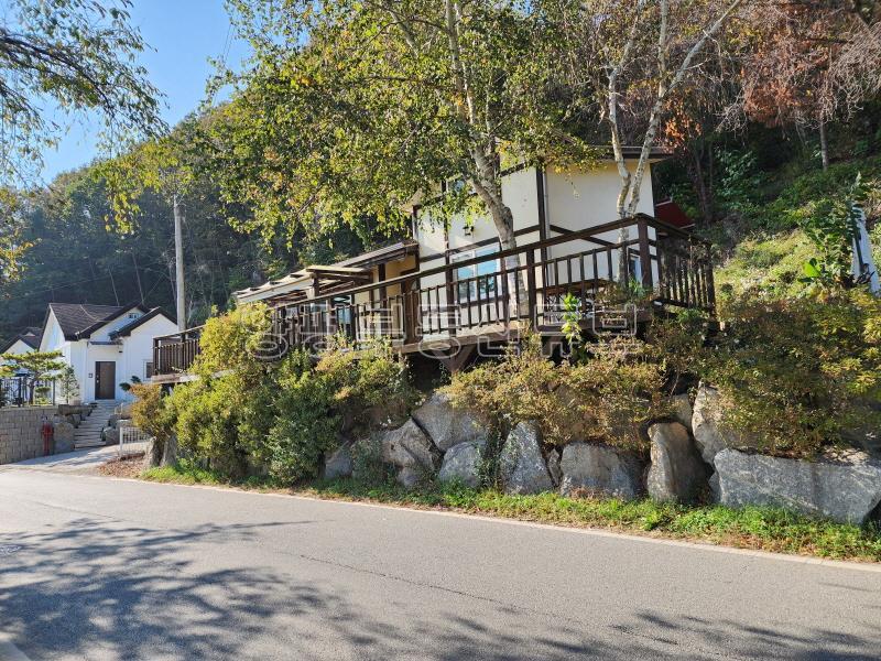 맑고 깨끗한 개천이 흐르는 곳에 주말에 쉬기 좋은 작은 주택_10