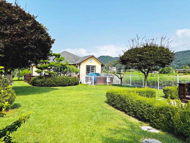 용문초등학교 인근 공도 접하여 땅넓고 정원 잘가꾸어진 예쁜 전원주택_18