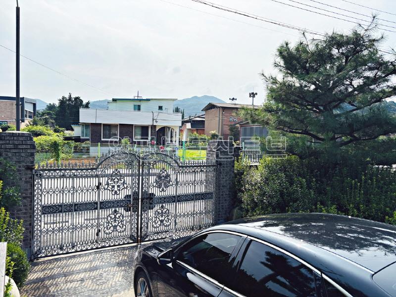 용문초등학교 인근 공도 접하여 땅넓고 정원 잘가꾸어진 예쁜 전원주택_19