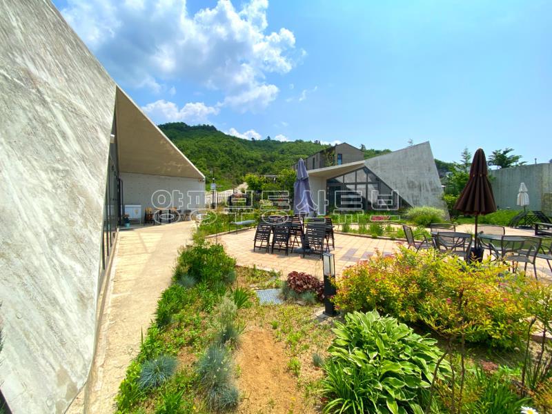 예쁘게 잘지은 건물에서 카페를 운영하며 거주중인 2종 근생 매매_5