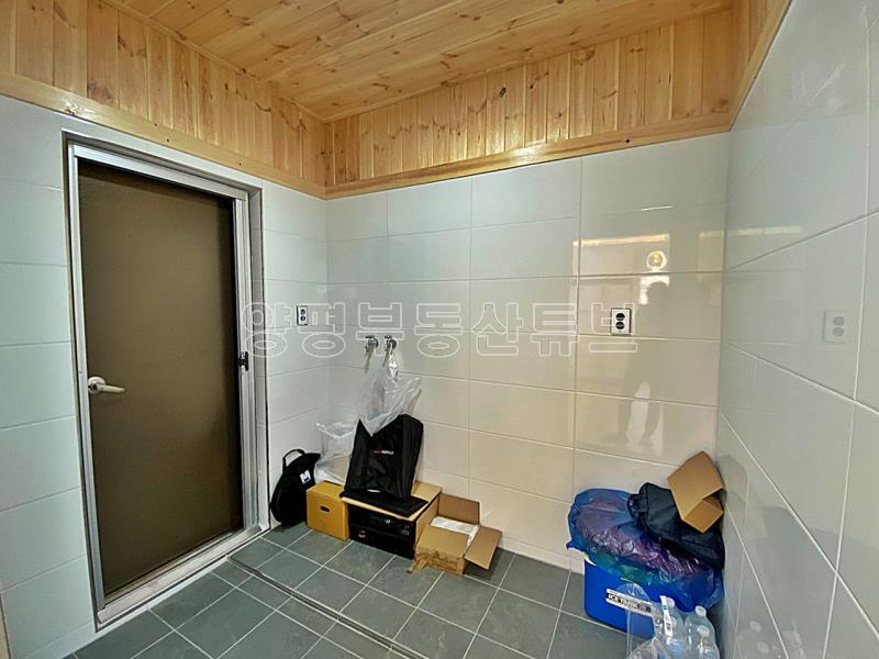 양평시내권에 속한 아늑한 마을의 전망트인 잘지어진 전원주택_12