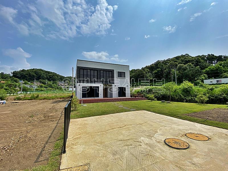 양평시내권에 속한 아늑한 마을의 전망트인 잘지어진 전원주택_14