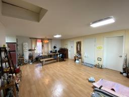 벼락산 아래 500평이 넘는 가격 좋은 넓은 땅의 농가주택_썸네일_2