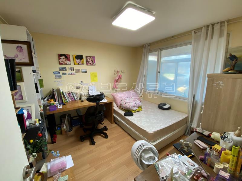 벼락산 아래 500평이 넘는 가격 좋은 넓은 땅의 농가주택_9