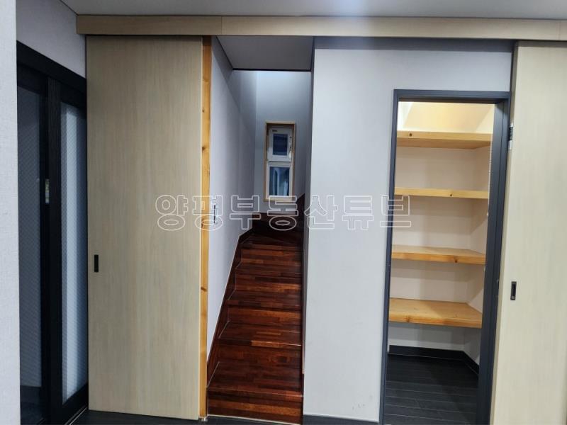 햇살 좋고 전망이 환한 예쁜 집이 많은 단지내 초입에 위치한 전세거주중인 전원주택 매매_8