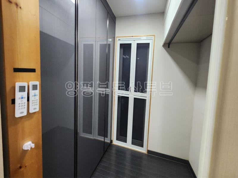 햇살 좋고 전망이 환한 예쁜 집이 많은 단지내 초입에 위치한 전세거주중인 전원주택 매매_10