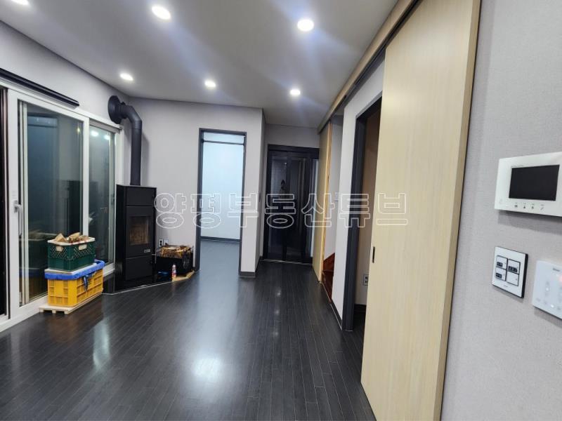 햇살 좋고 전망이 환한 예쁜 집이 많은 단지내 초입에 위치한 전세거주중인 전원주택 매매_11