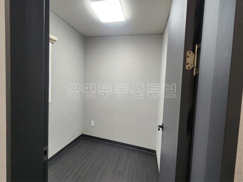 햇살 좋고 전망이 환한 예쁜 집이 많은 단지내 초입에 위치한 전세거주중인 전원주택 매매_14