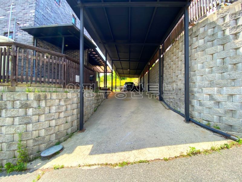 햇살 좋고 전망이 환한 예쁜 집이 많은 단지내 초입에 위치한 전세거주중인 전원주택 매매_16