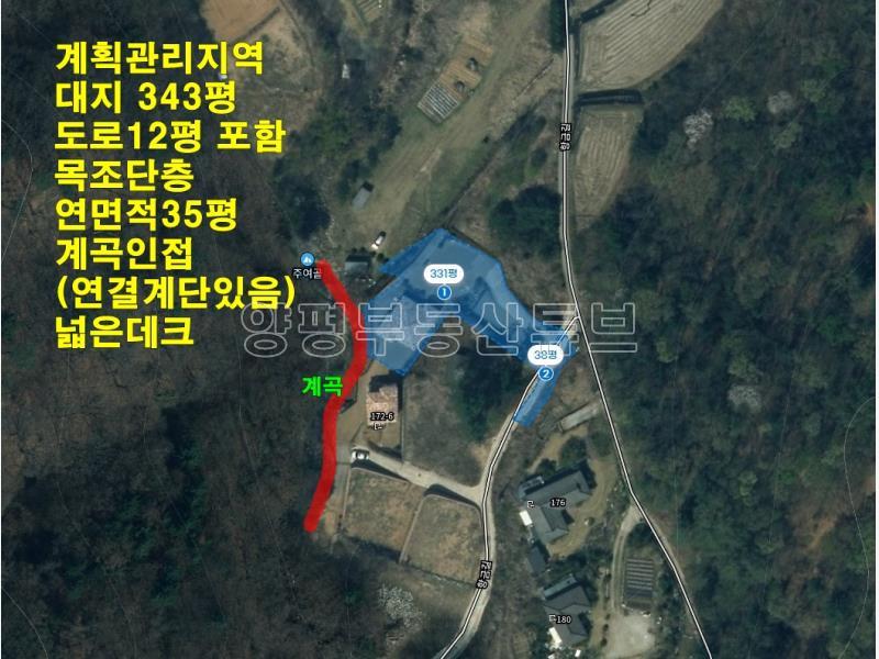 숲으로 둘러쌓인 아득하고 조용한 마을에 잘가꾸어진 전원주택_25