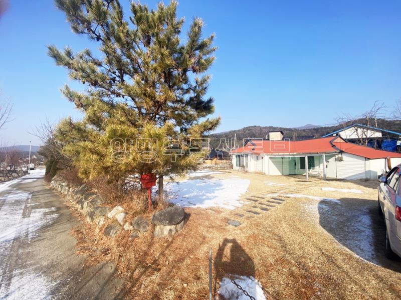 사나사 인근 흐르는 계곡을 앞으로 하고 마을을 뒤로 하는 농가주택_23