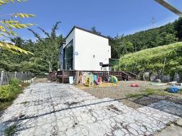 산과 마을이 한눈에 펼쳐지는 멋진 풍경의 저렴한 전원주택