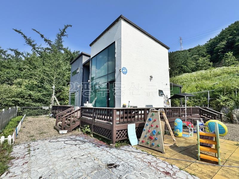 산과 마을이 한눈에 펼쳐지는 멋진 풍경의 저렴한 전원주택_1