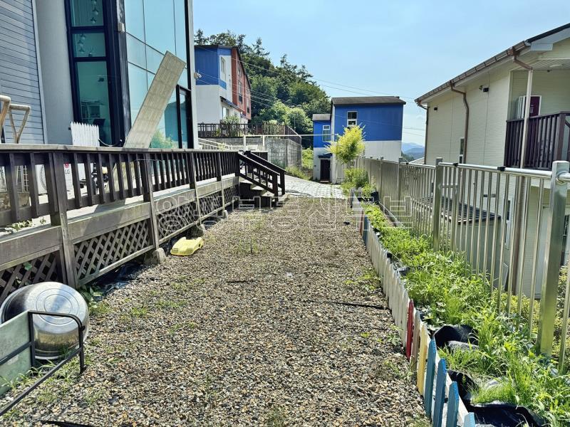산과 마을이 한눈에 펼쳐지는 멋진 풍경의 저렴한 전원주택_7
