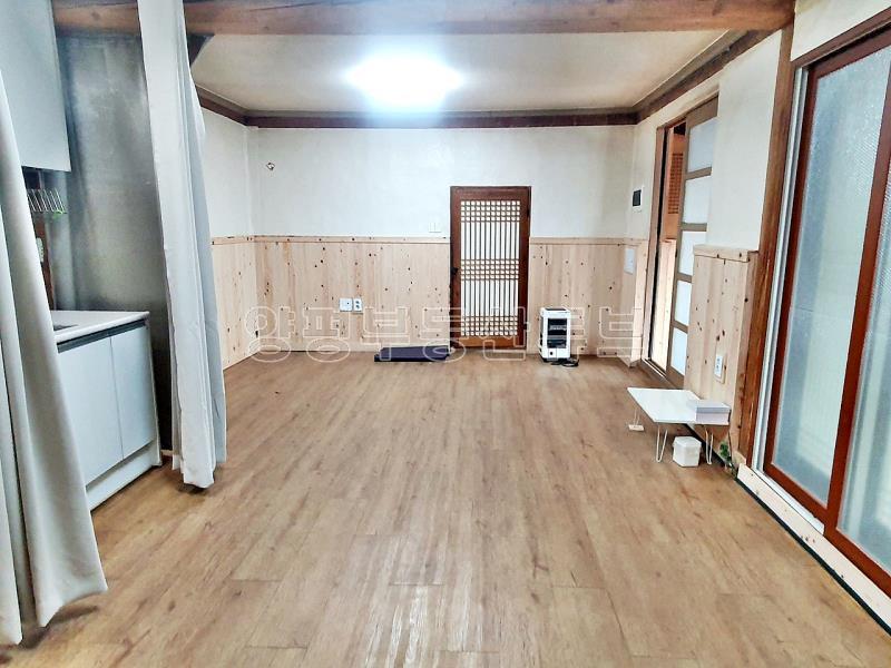 숲으로 둘러쌓인 수입리 외밀골 남동향 햇살 좋은 곳에 황토로 지어 요양하기 좋은 집 전세_5