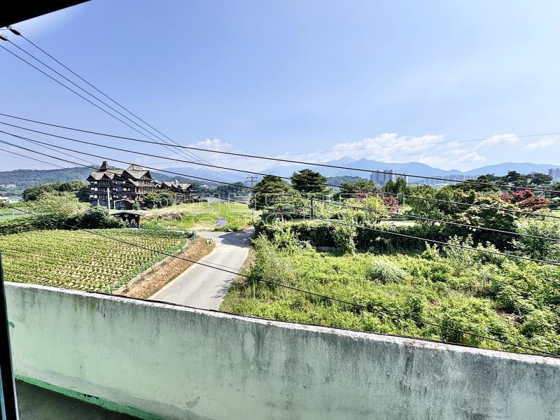 남한강 산책로 인근 강이 조망되는 땅 300평대 주택 90평대 고급 전원주택_12