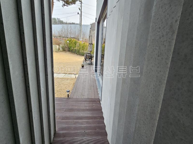 아늑한 숲세권 남향의 햇살 좋은 갤러리 형탱의 전원주택(전세6.5억)_8