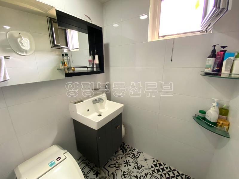 숲속에 한적하고 평안하게 자리하고 있는 철콘으로 잘지은 전원주택_16