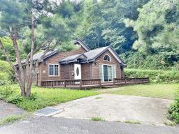 전세! 1.8억 37번 국도 근거 산자락 아래 조용한 입지에 자리한 편백나무 천정 전원주택