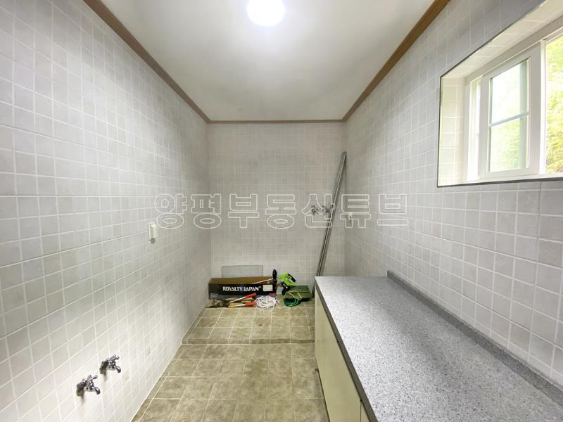 전세! 1.8억 37번 국도 근거 산자락 아래 조용한 입지에 자리한 편백나무 천정 전원주택_6