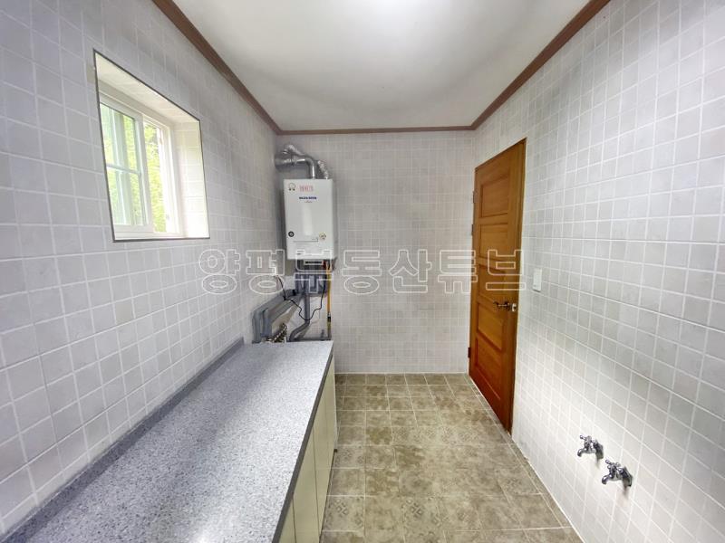 전세! 1.8억 37번 국도 근거 산자락 아래 조용한 입지에 자리한 편백나무 천정 전원주택_7