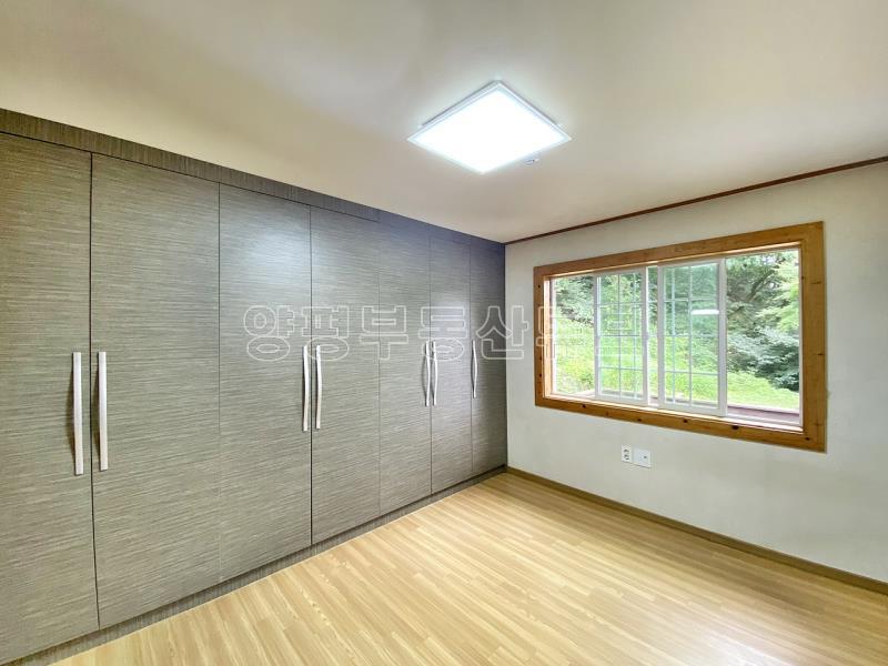 전세! 1.8억 37번 국도 근거 산자락 아래 조용한 입지에 자리한 편백나무 천정 전원주택_8