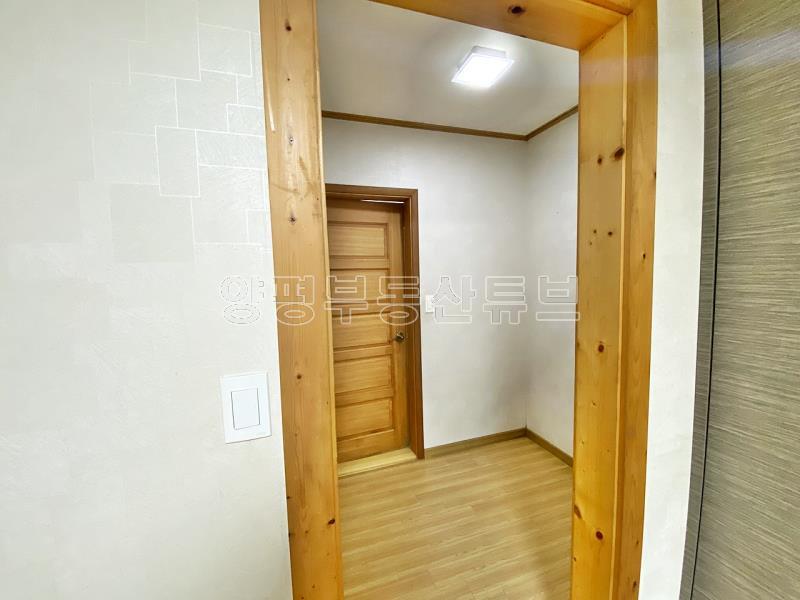 전세! 1.8억 37번 국도 근거 산자락 아래 조용한 입지에 자리한 편백나무 천정 전원주택_10