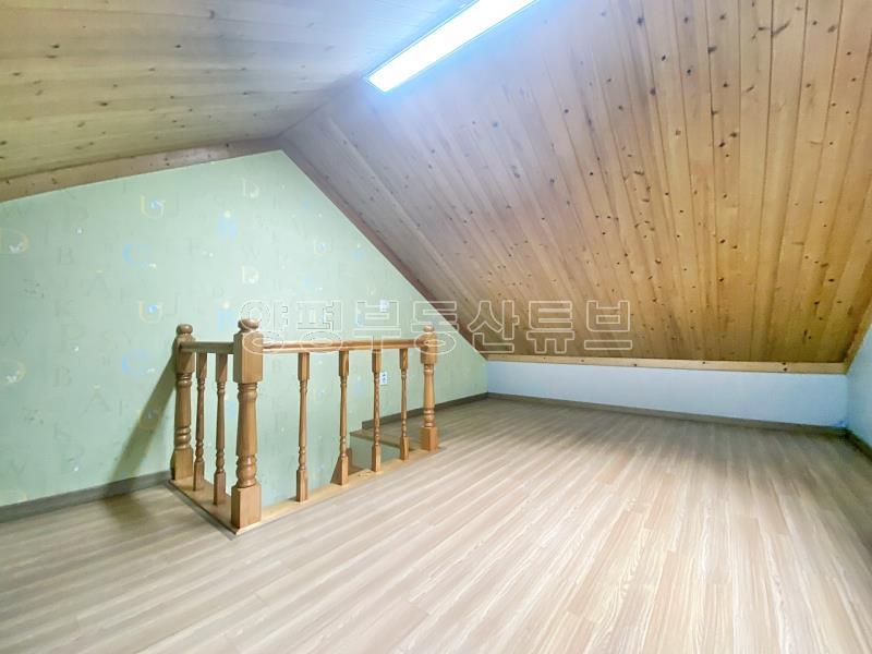 전세! 1.8억 37번 국도 근거 산자락 아래 조용한 입지에 자리한 편백나무 천정 전원주택_16