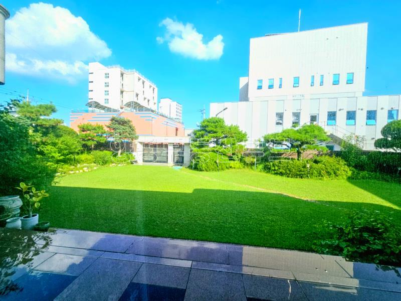 양평시내 양평경찰서 옆 200평대 넓은 땅과 잘 관리된 전원주택_6