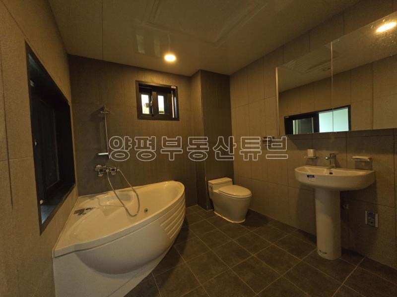 6번국도 근거리에 한강뷰로 멋지게 잘지은 전원주택 전세_13