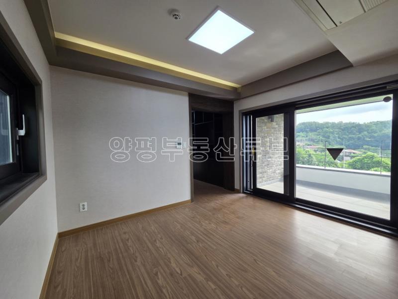 6번국도 근거리에 한강뷰로 멋지게 잘지은 전원주택 전세_16