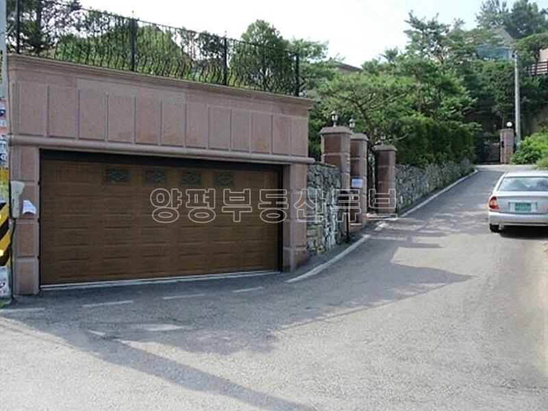 남한강이 보이는 아름다운 뷰와 정원이 넓고 연못도 있는 고급 전원주택_15