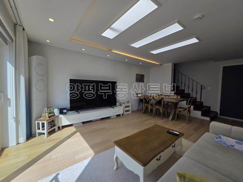 전망좋은 백안리 산자락 아래 예쁘게 잘지은 전원주택_2