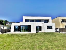 햇살 좋은 동향으로 남한강이 조망되는 신축 전원주택