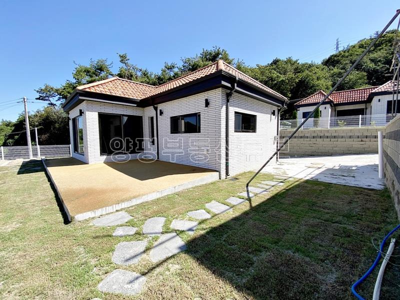 숲으로 둘러쌓인 조용한 마을 상단 산 아래 위치한 저렴한 신축 근생 전원주택_18