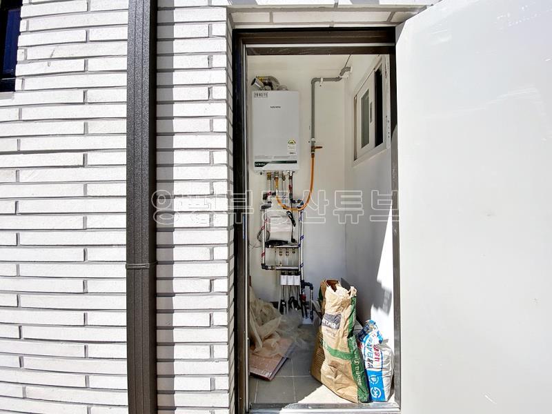 숲으로 둘러쌓인 아늑한 곳에 주말을 힐링할 수 있는 신축 근생 전원주택_2