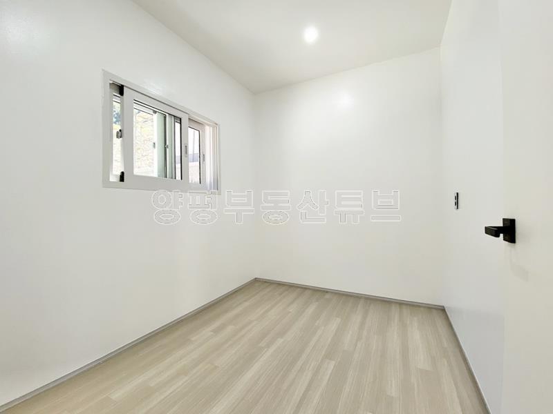 숲으로 둘러쌓인 아늑한 곳에 주말을 힐링할 수 있는 신축 근생 전원주택_8